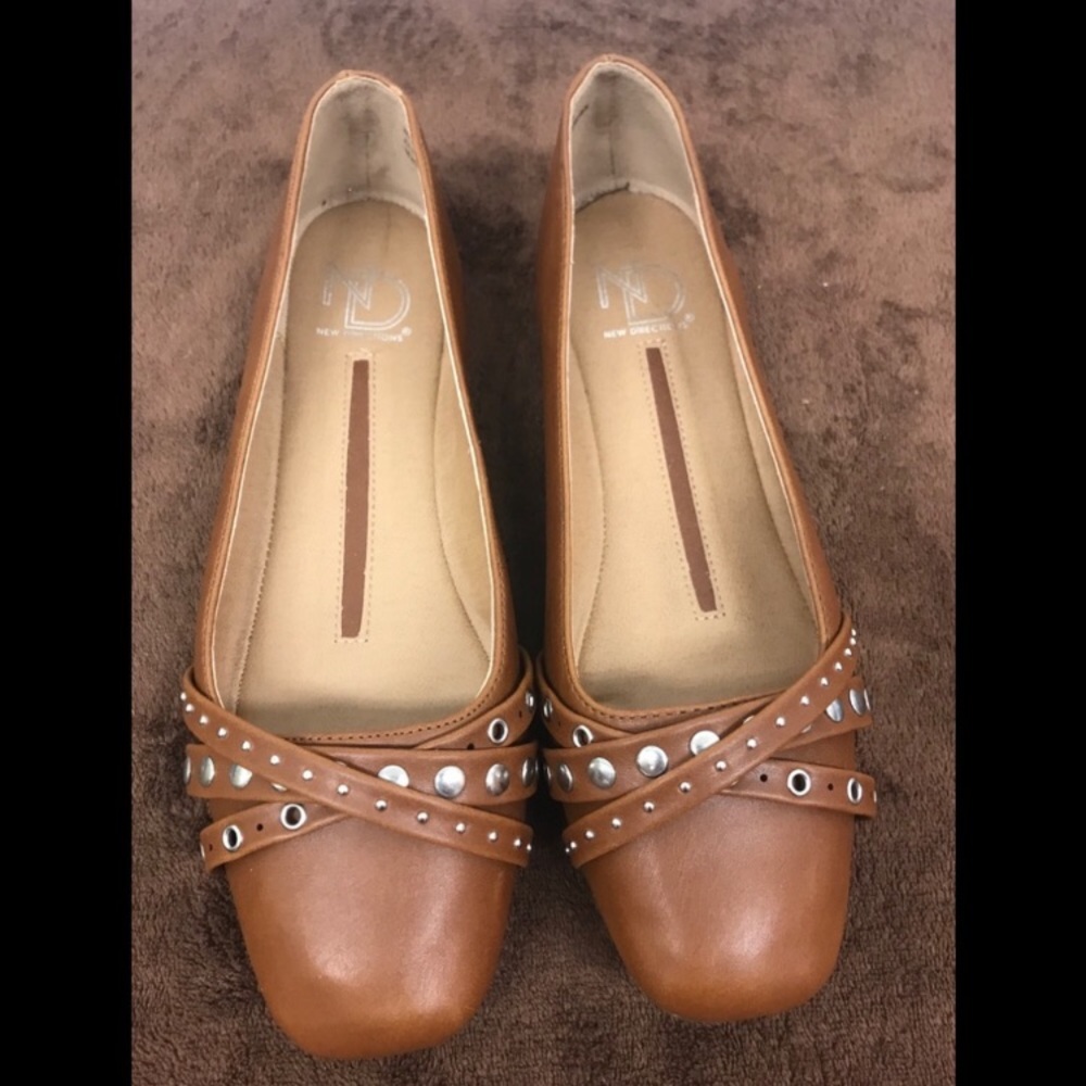 New directions bloom size 7 tan flats